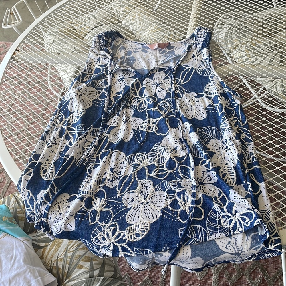 Flowey cute tank top size medium brand sjs